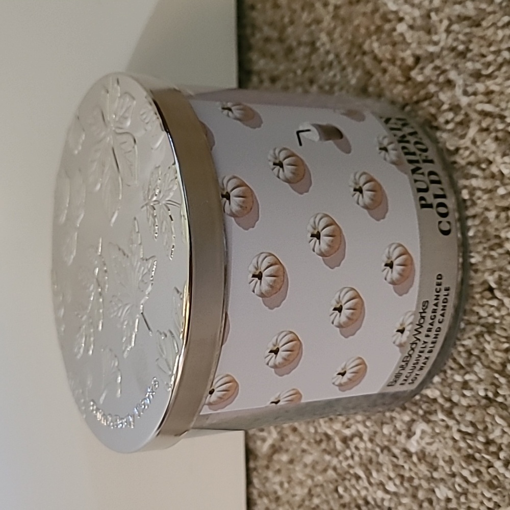 PUMPKIN COLD FOAM 3 Wick Candle Bath And Bath Works - Picture 2 of 6